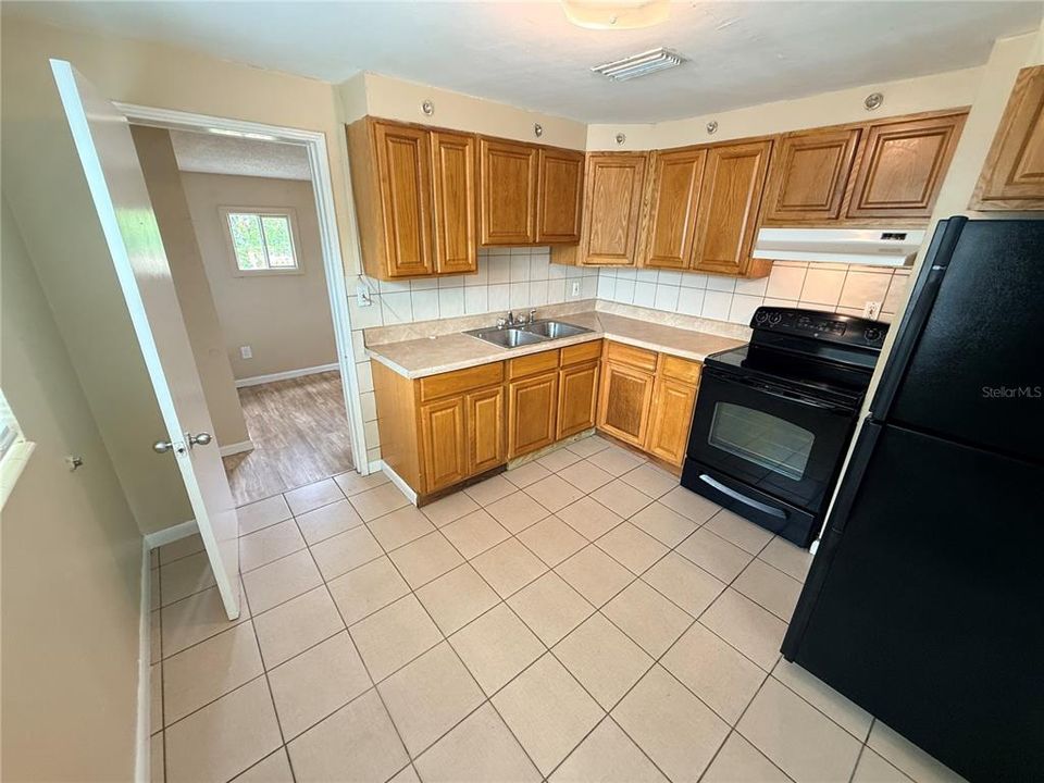 В аренду: $1,400 (2 спален, 1 ванн, 841 Квадратных фут)
