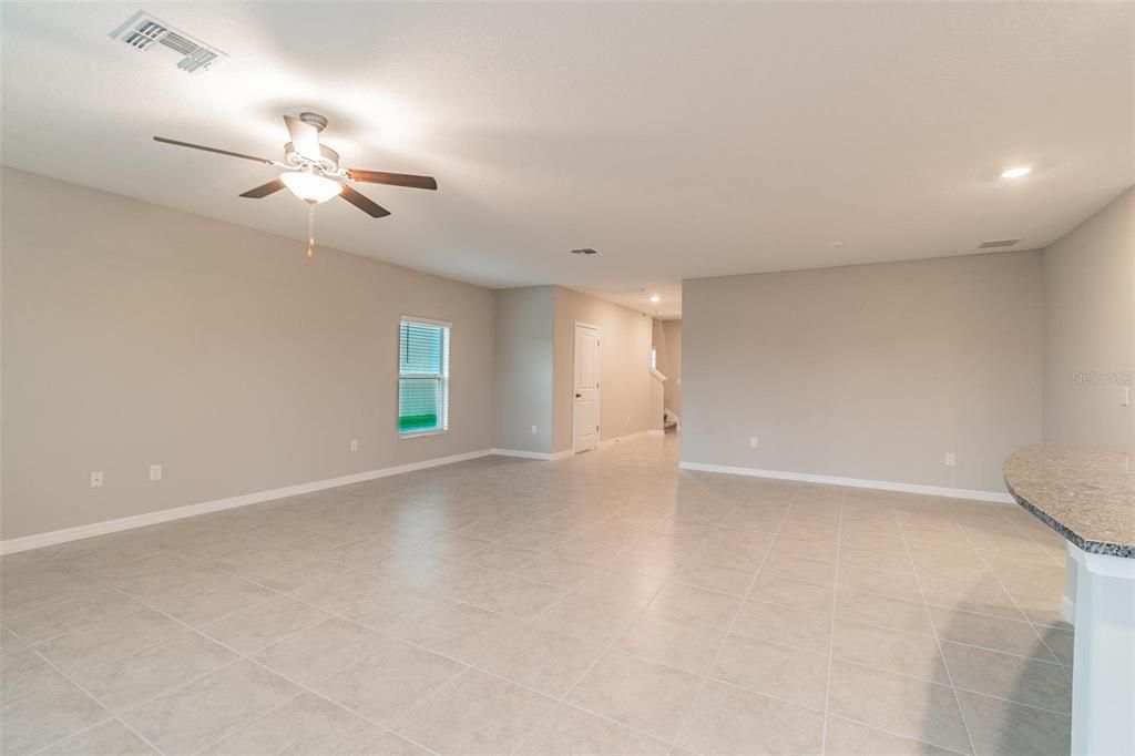 For Sale: $375,000 (5 beds, 2 baths, 2215 Square Feet)