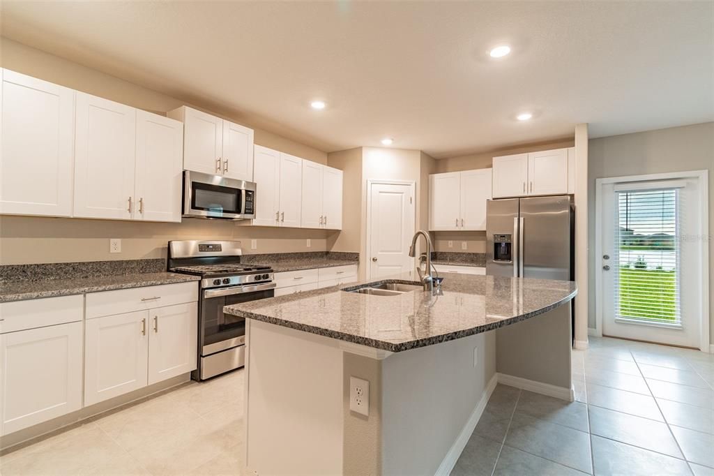 For Sale: $375,000 (5 beds, 2 baths, 2215 Square Feet)