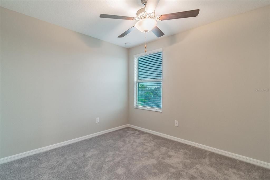 For Sale: $375,000 (5 beds, 2 baths, 2215 Square Feet)