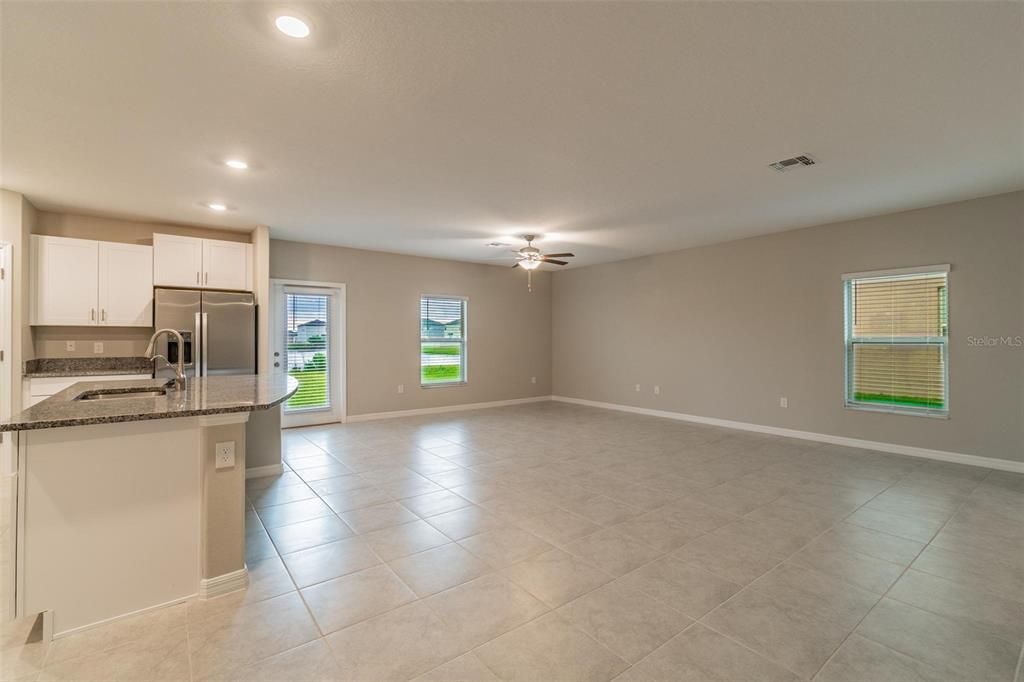 For Sale: $375,000 (5 beds, 2 baths, 2215 Square Feet)