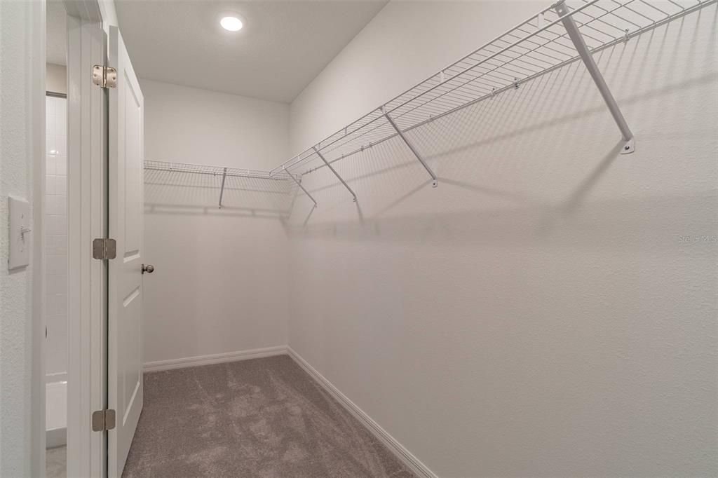 For Sale: $375,000 (5 beds, 2 baths, 2215 Square Feet)