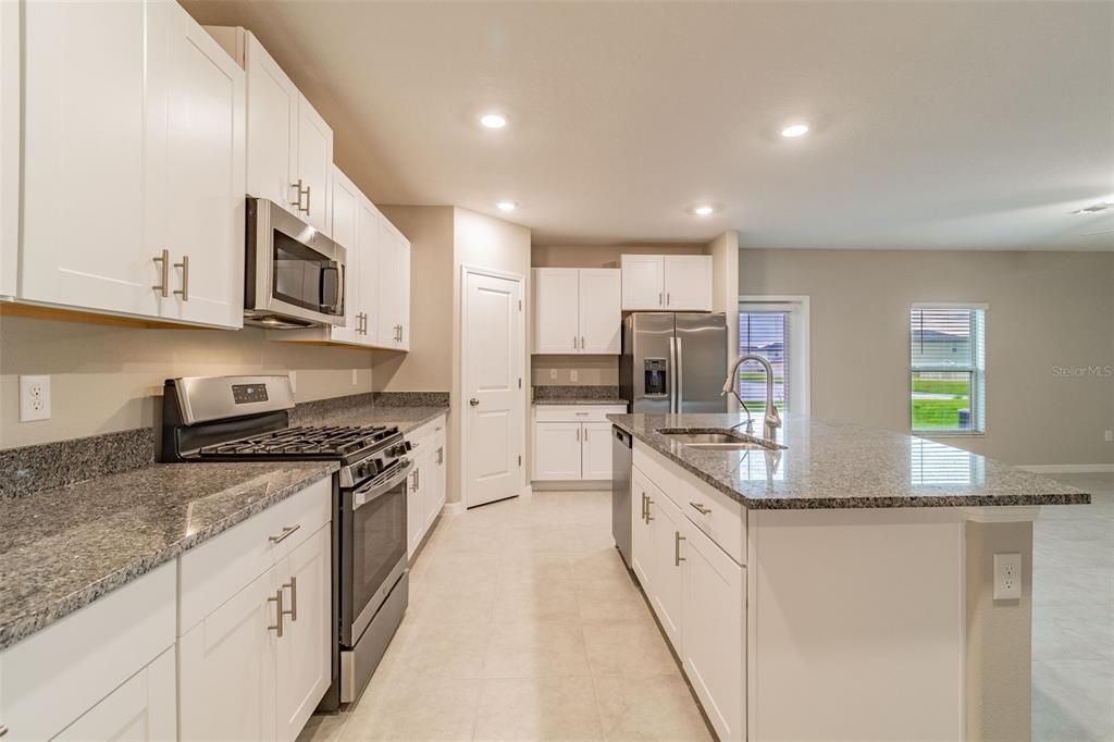 For Sale: $375,000 (5 beds, 2 baths, 2215 Square Feet)