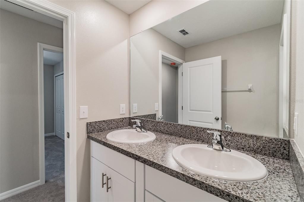 For Sale: $375,000 (5 beds, 2 baths, 2215 Square Feet)