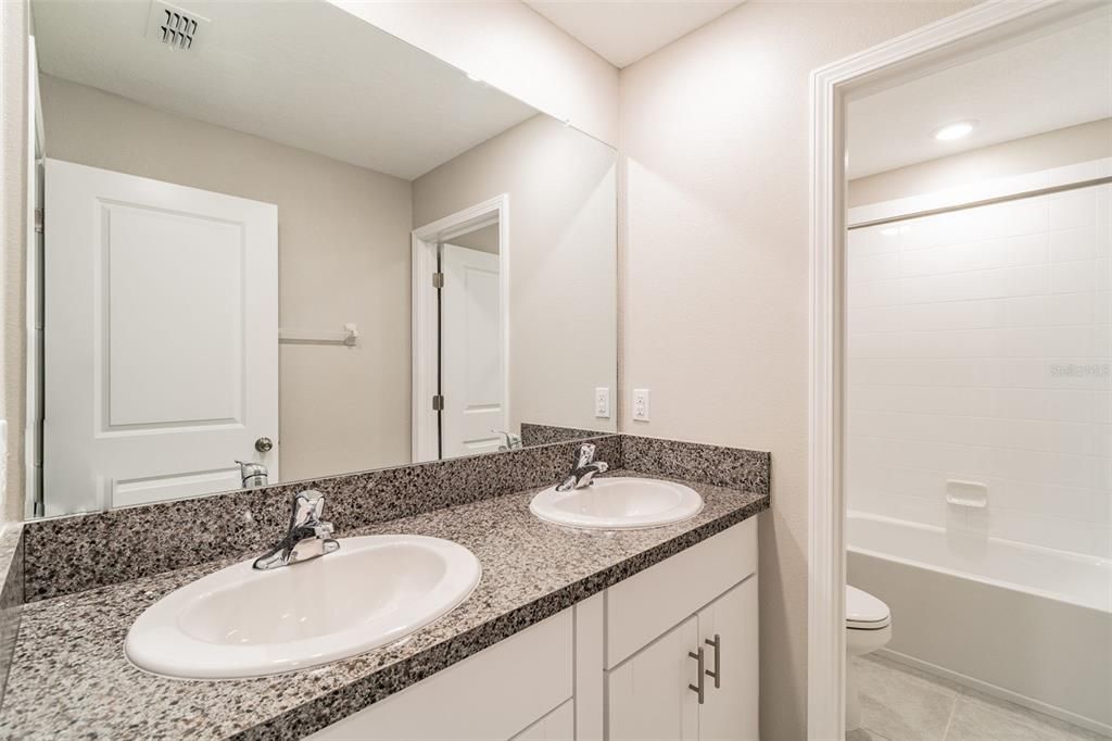 For Sale: $375,000 (5 beds, 2 baths, 2215 Square Feet)
