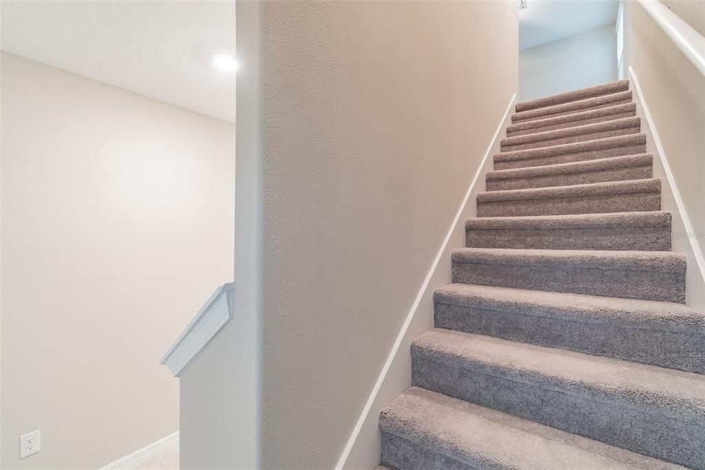 For Sale: $375,000 (5 beds, 2 baths, 2215 Square Feet)