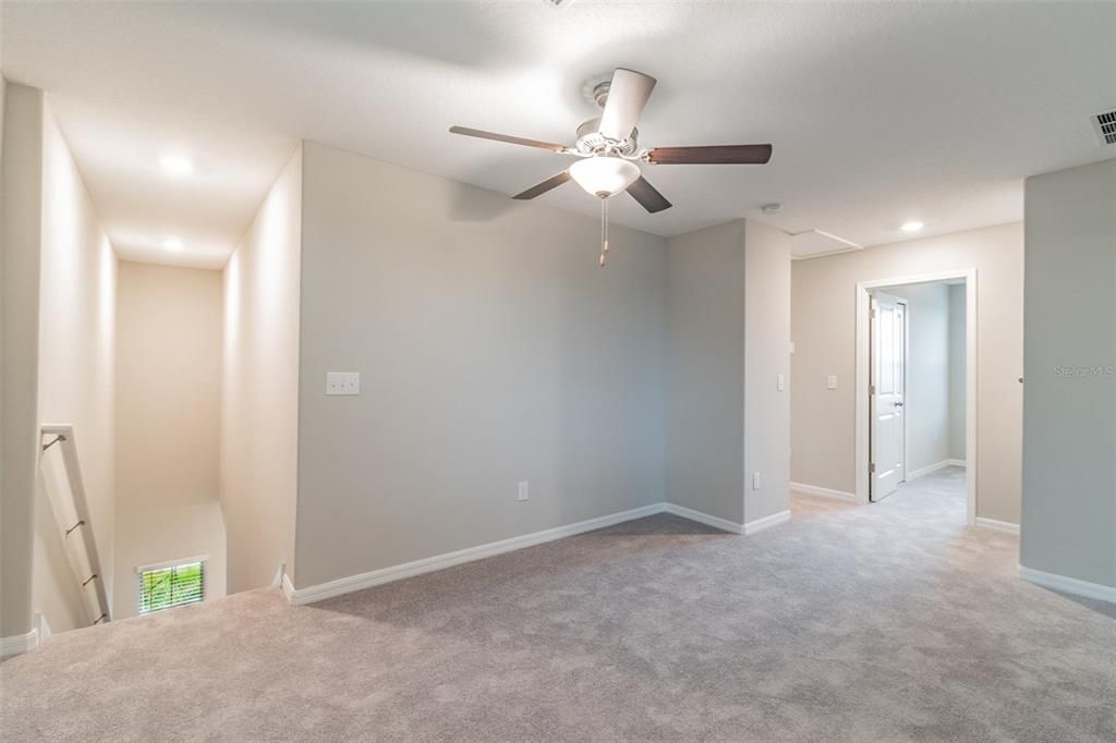 For Sale: $375,000 (5 beds, 2 baths, 2215 Square Feet)