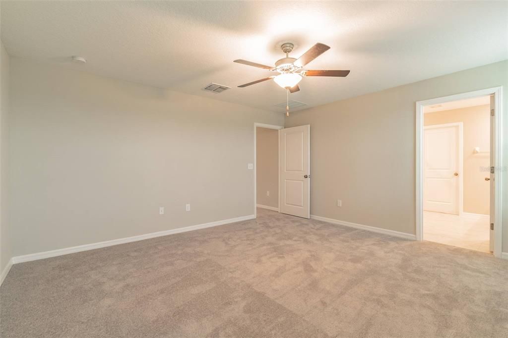 For Sale: $375,000 (5 beds, 2 baths, 2215 Square Feet)