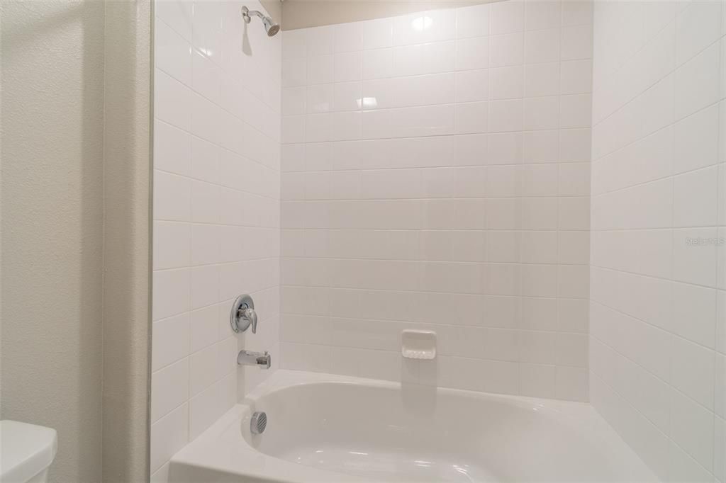 For Sale: $375,000 (5 beds, 2 baths, 2215 Square Feet)