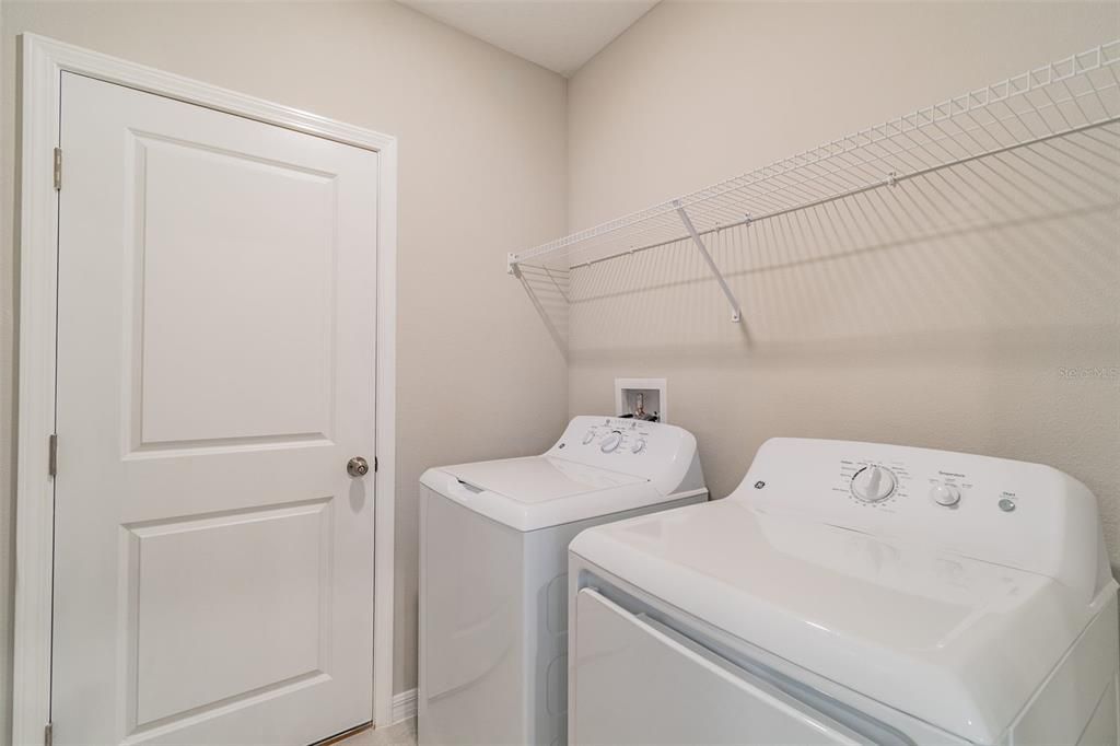 For Sale: $375,000 (5 beds, 2 baths, 2215 Square Feet)