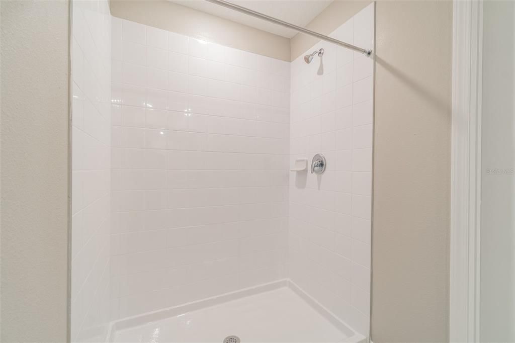 For Sale: $375,000 (5 beds, 2 baths, 2215 Square Feet)