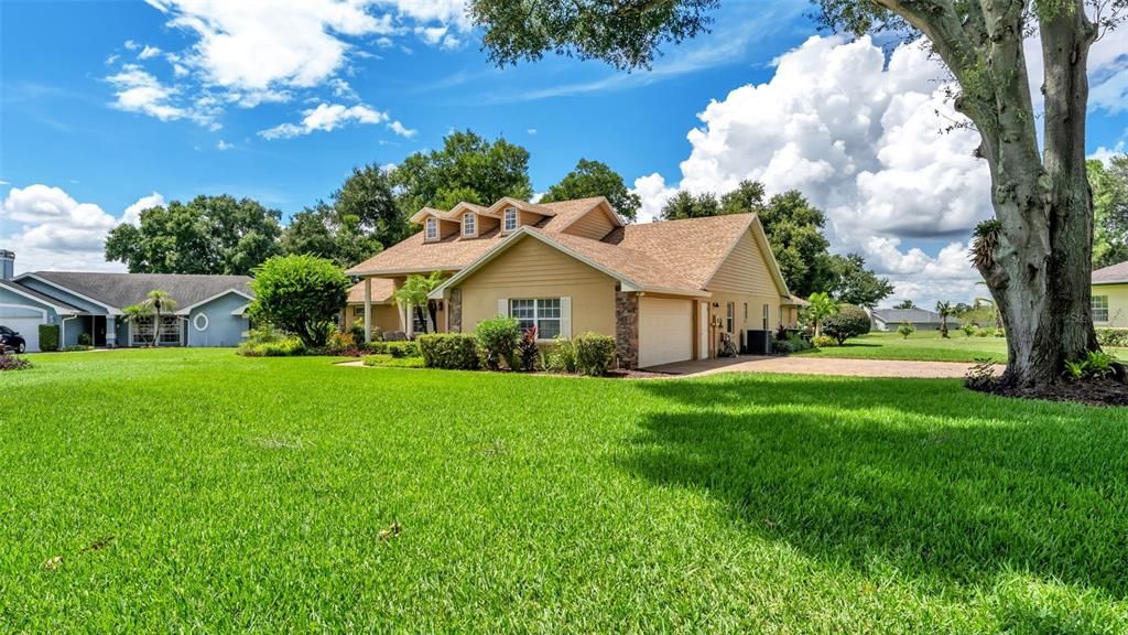 For Sale: $575,000 (4 beds, 3 baths, 2405 Square Feet)