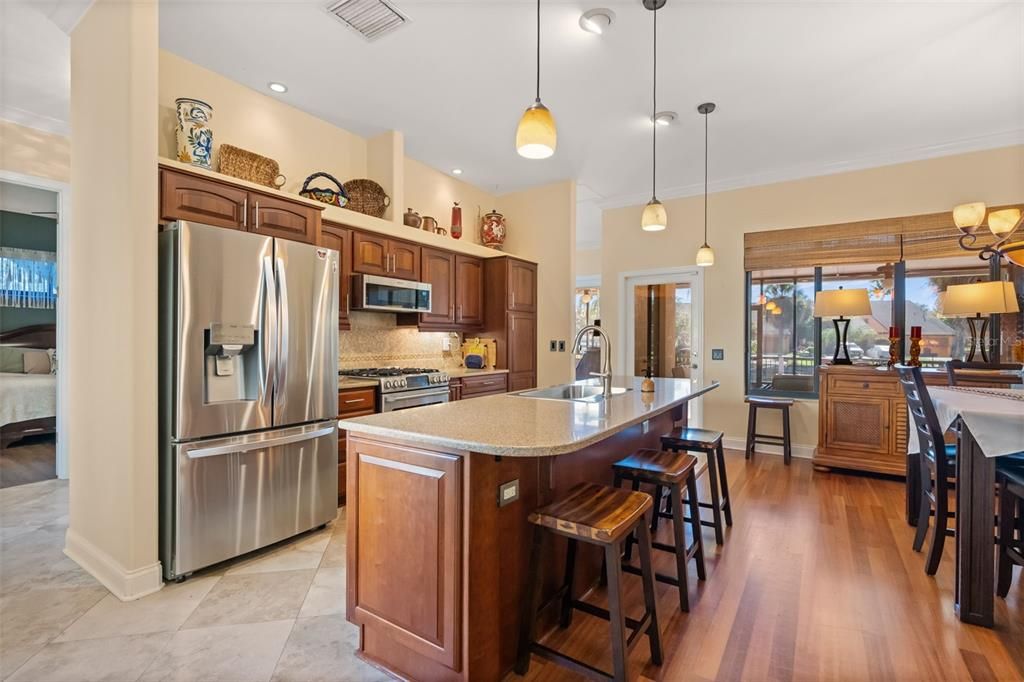 На продажу: $429,900 (2 спален, 2 ванн, 1897 Квадратных фут)