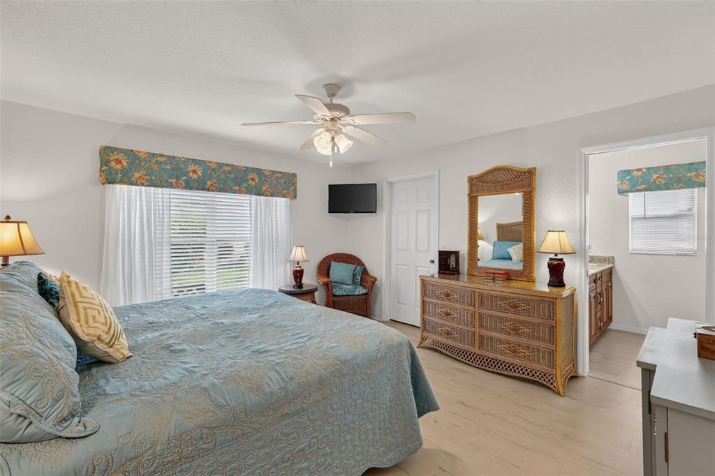 For Sale: $399,000 (3 beds, 2 baths, 1576 Square Feet)
