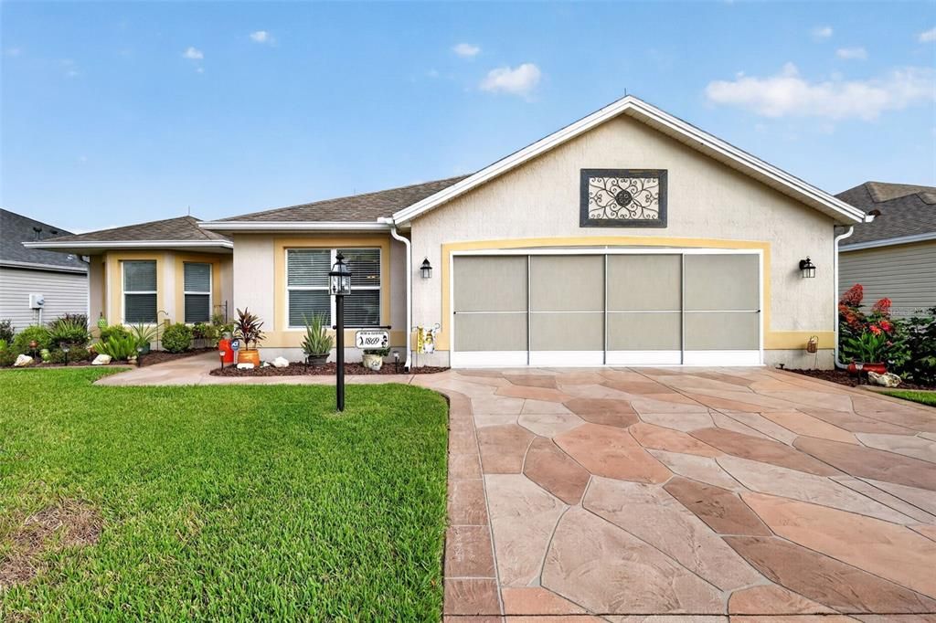 For Sale: $399,000 (3 beds, 2 baths, 1576 Square Feet)
