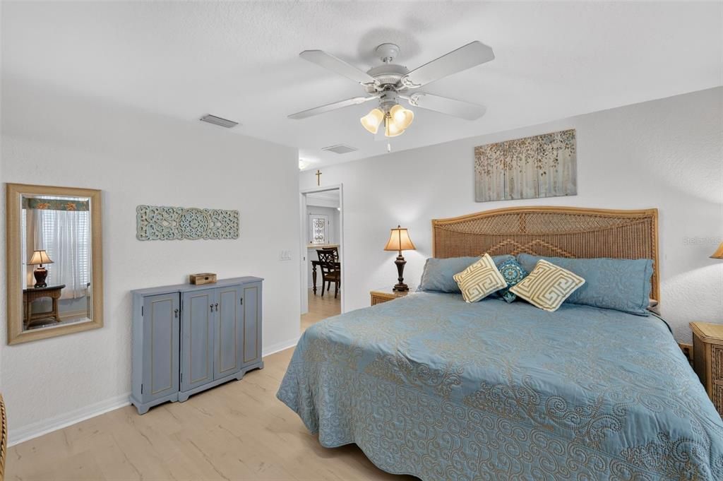 For Sale: $399,000 (3 beds, 2 baths, 1576 Square Feet)