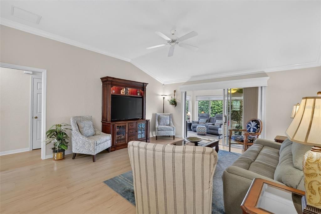 For Sale: $399,000 (3 beds, 2 baths, 1576 Square Feet)