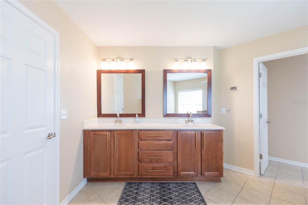 For Sale: $549,000 (4 beds, 3 baths, 2798 Square Feet)