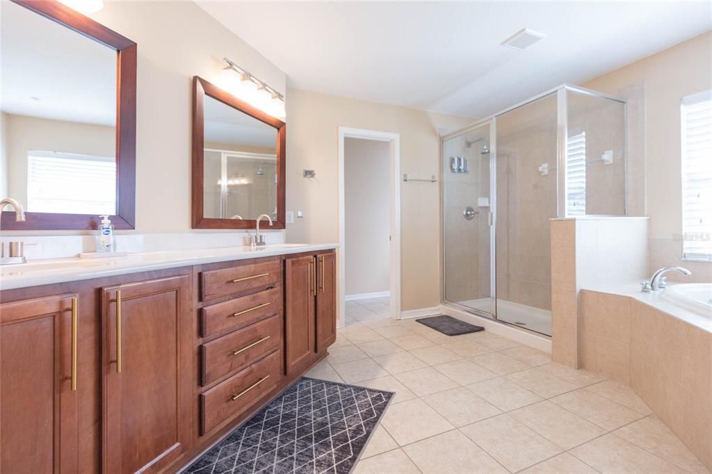 For Sale: $549,000 (4 beds, 3 baths, 2798 Square Feet)
