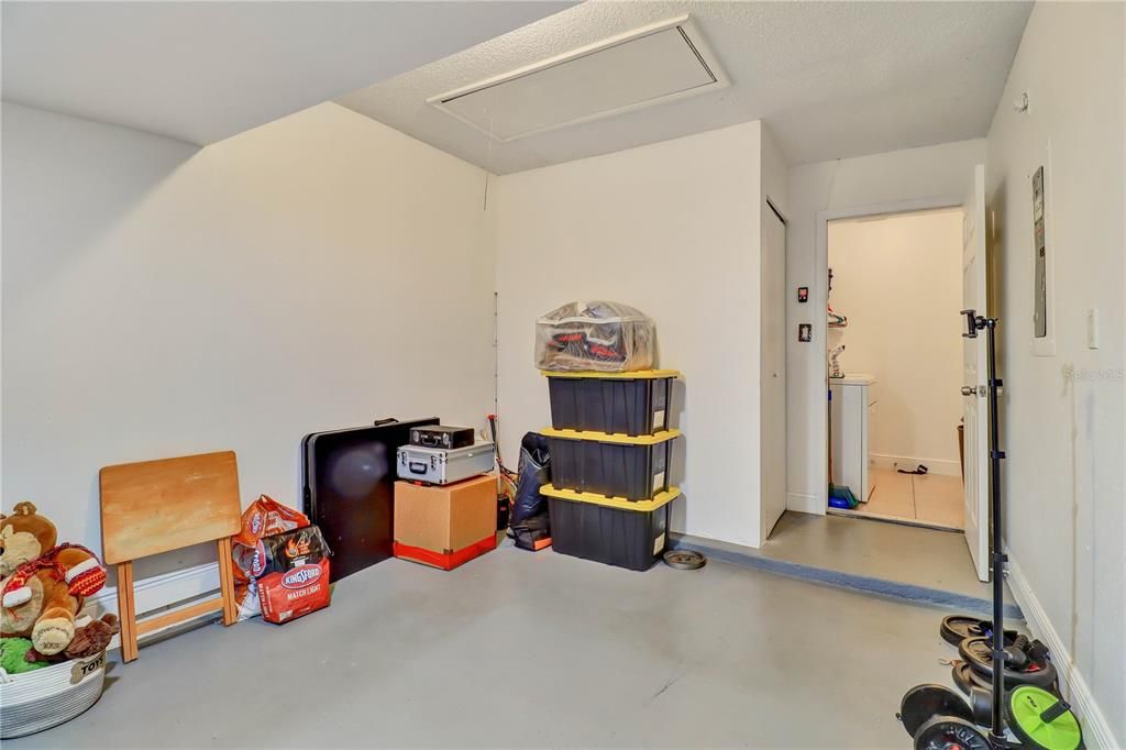 合同活跃: $299,900 (3 贝兹, 2 浴室, 1184 平方英尺)