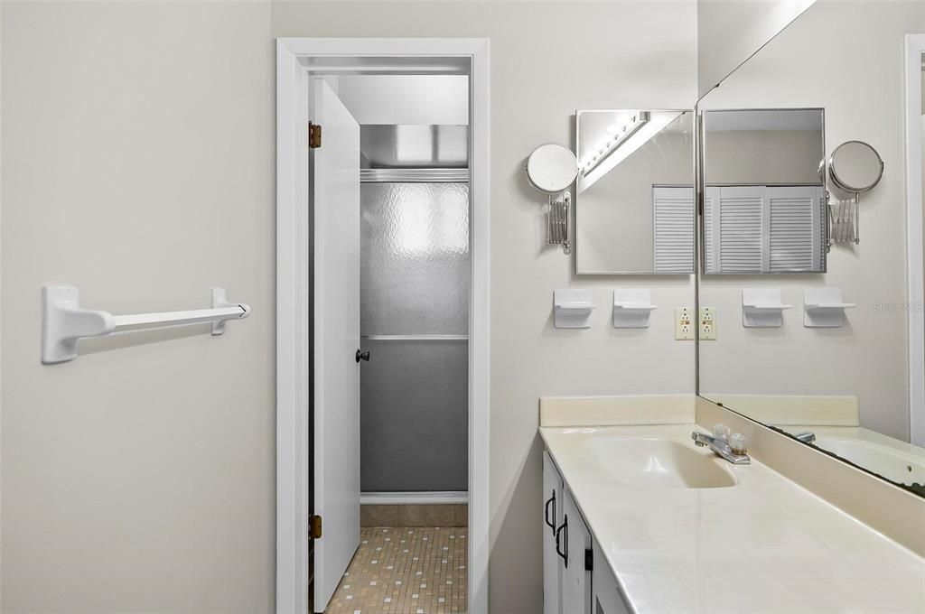 For Sale: $168,000 (2 beds, 2 baths, 950 Square Feet)