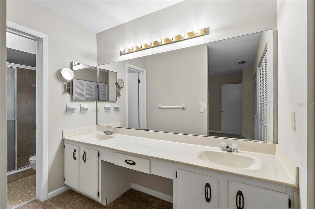 For Sale: $168,000 (2 beds, 2 baths, 950 Square Feet)