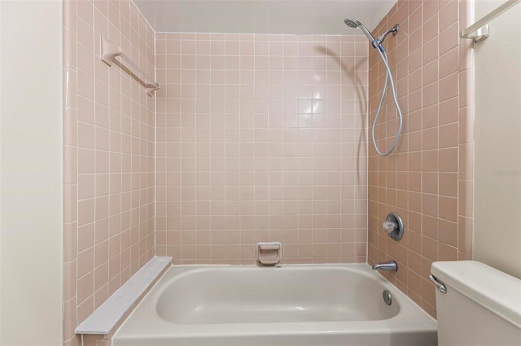 For Sale: $168,000 (2 beds, 2 baths, 950 Square Feet)