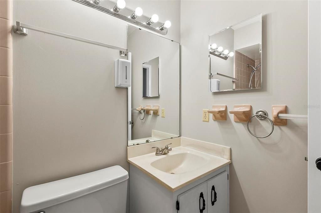 For Sale: $168,000 (2 beds, 2 baths, 950 Square Feet)