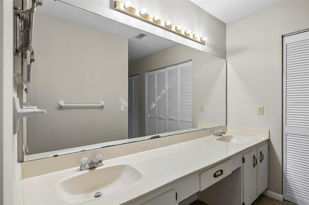 For Sale: $168,000 (2 beds, 2 baths, 950 Square Feet)