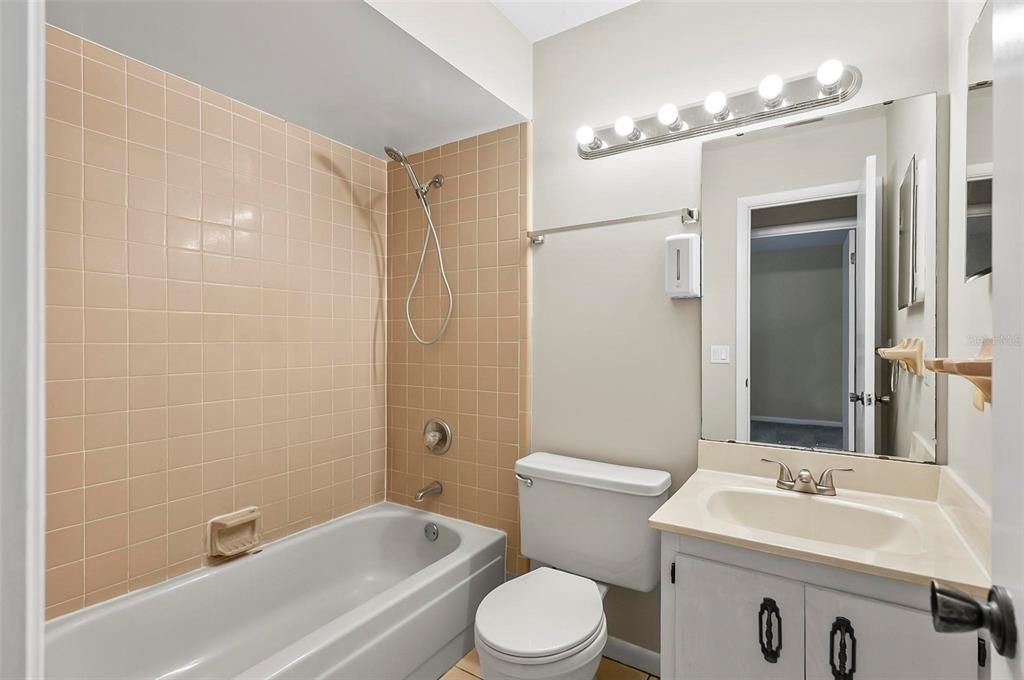 For Sale: $168,000 (2 beds, 2 baths, 950 Square Feet)