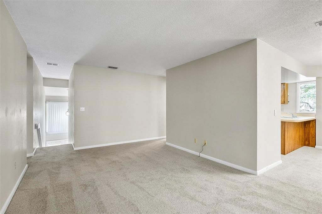 For Sale: $168,000 (2 beds, 2 baths, 950 Square Feet)