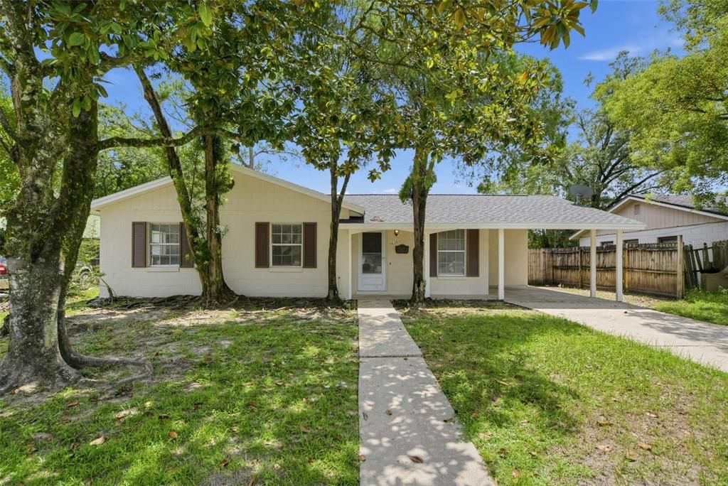 En Venta: $299,900 (3 camas, 2 baños, 1050 Pies cuadrados)