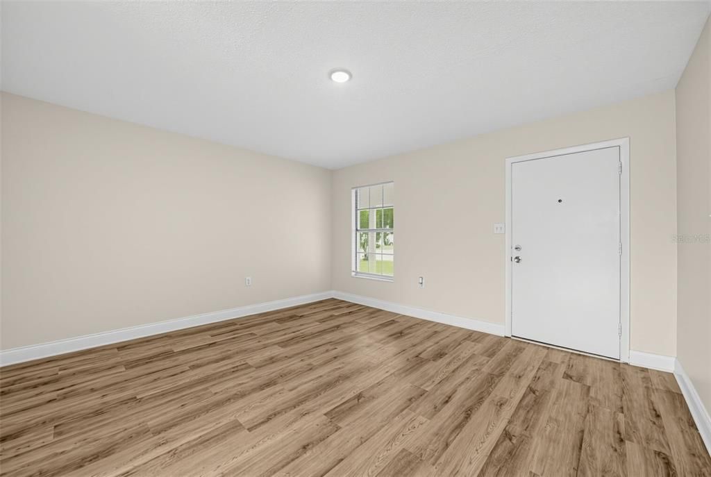 En Venta: $299,900 (3 camas, 2 baños, 1050 Pies cuadrados)
