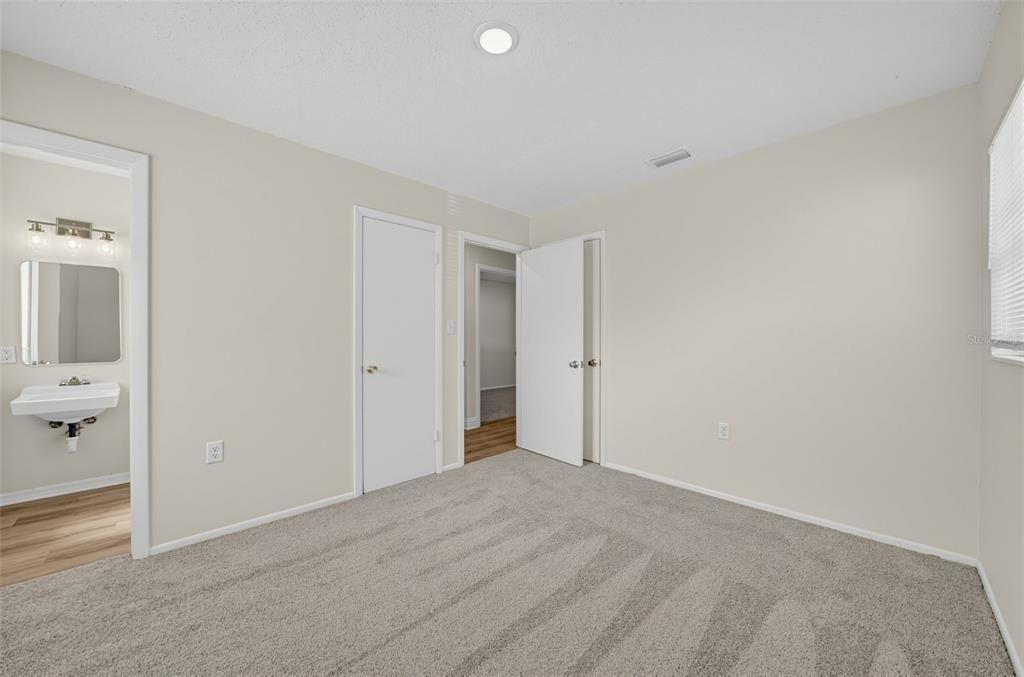 En Venta: $299,900 (3 camas, 2 baños, 1050 Pies cuadrados)