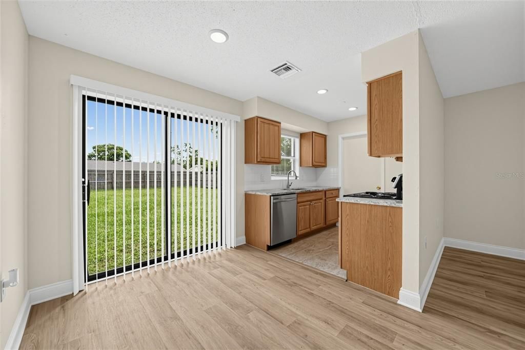 En Venta: $299,900 (3 camas, 2 baños, 1050 Pies cuadrados)