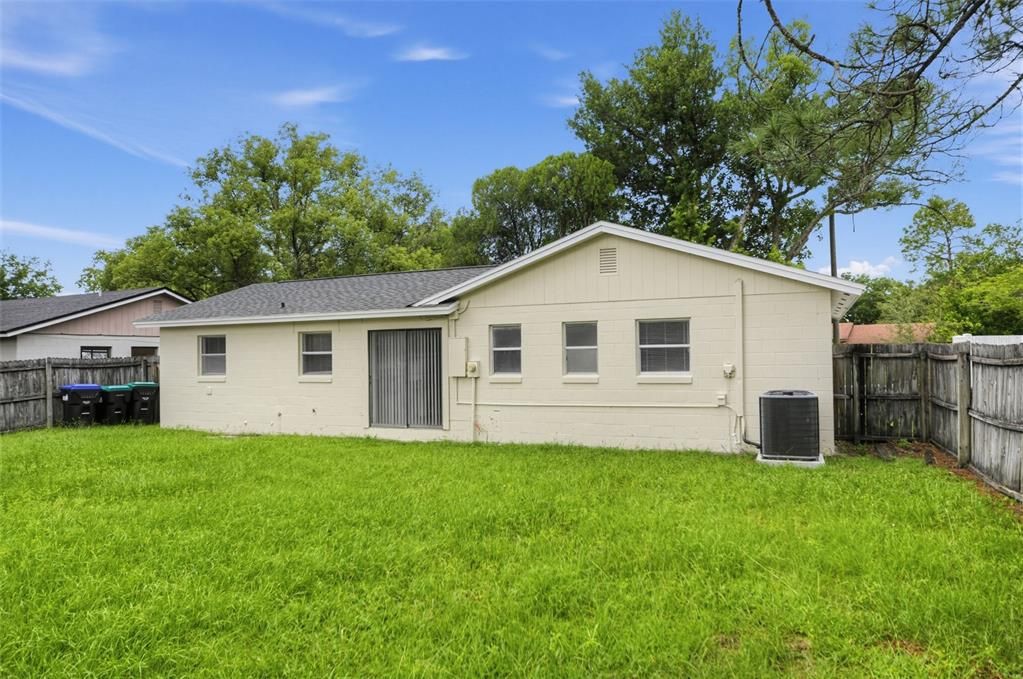 En Venta: $299,900 (3 camas, 2 baños, 1050 Pies cuadrados)