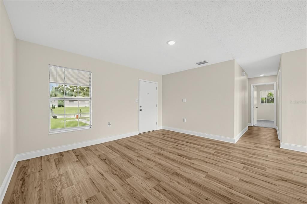 En Venta: $299,900 (3 camas, 2 baños, 1050 Pies cuadrados)