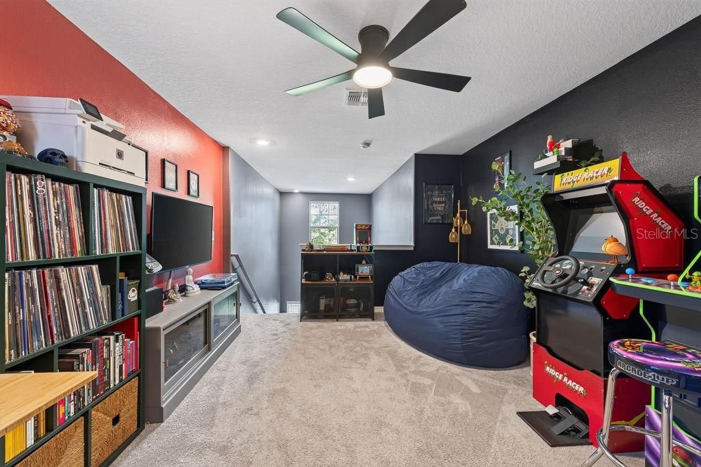 For Sale: $610,000 (5 beds, 2 baths, 2389 Square Feet)