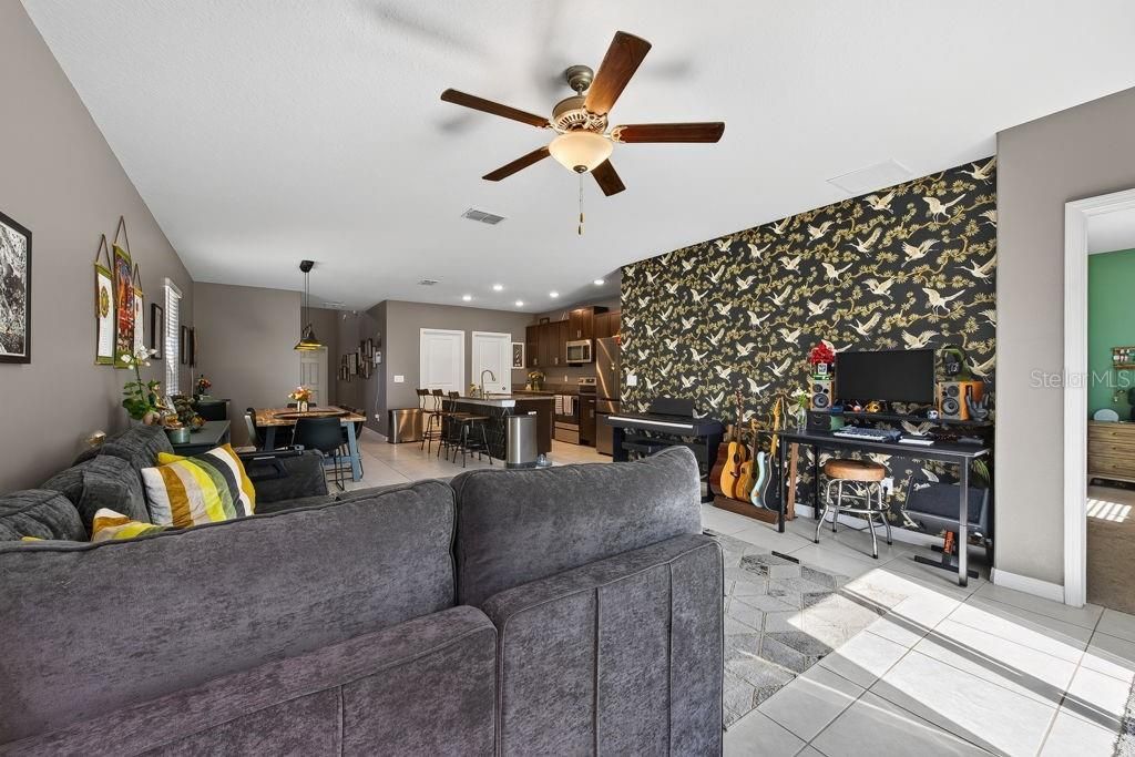 For Sale: $610,000 (5 beds, 2 baths, 2389 Square Feet)