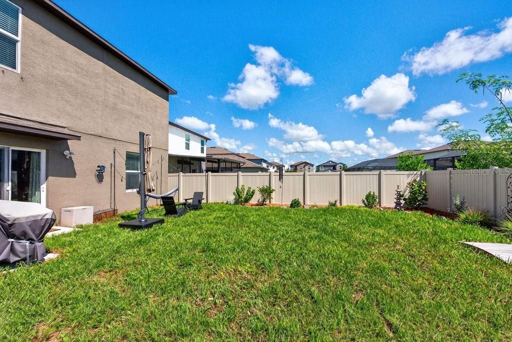 For Sale: $610,000 (5 beds, 2 baths, 2389 Square Feet)