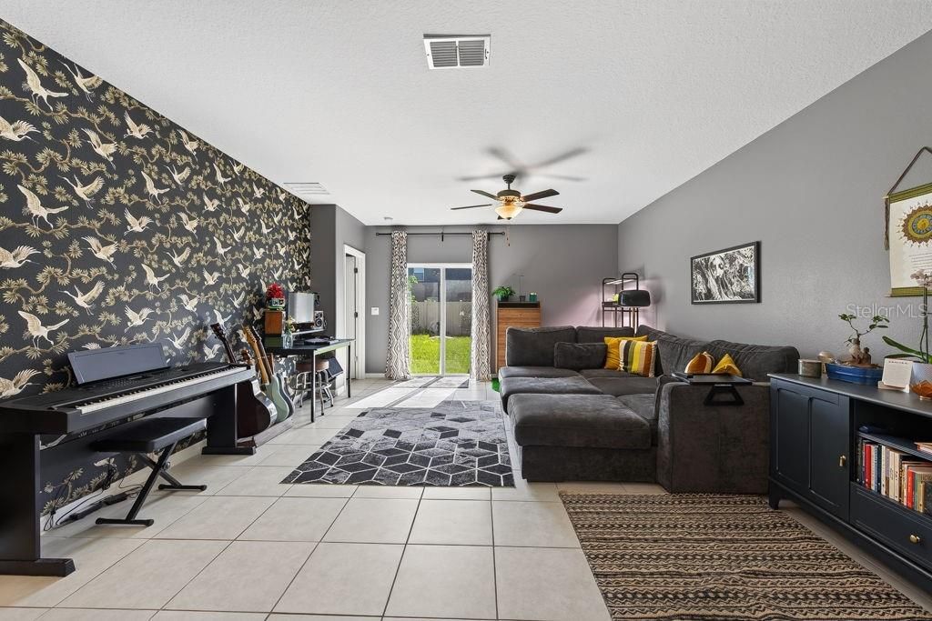 For Sale: $610,000 (5 beds, 2 baths, 2389 Square Feet)