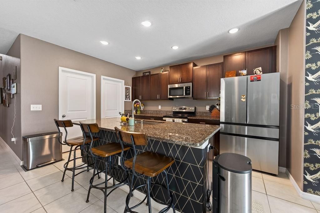 For Sale: $610,000 (5 beds, 2 baths, 2389 Square Feet)