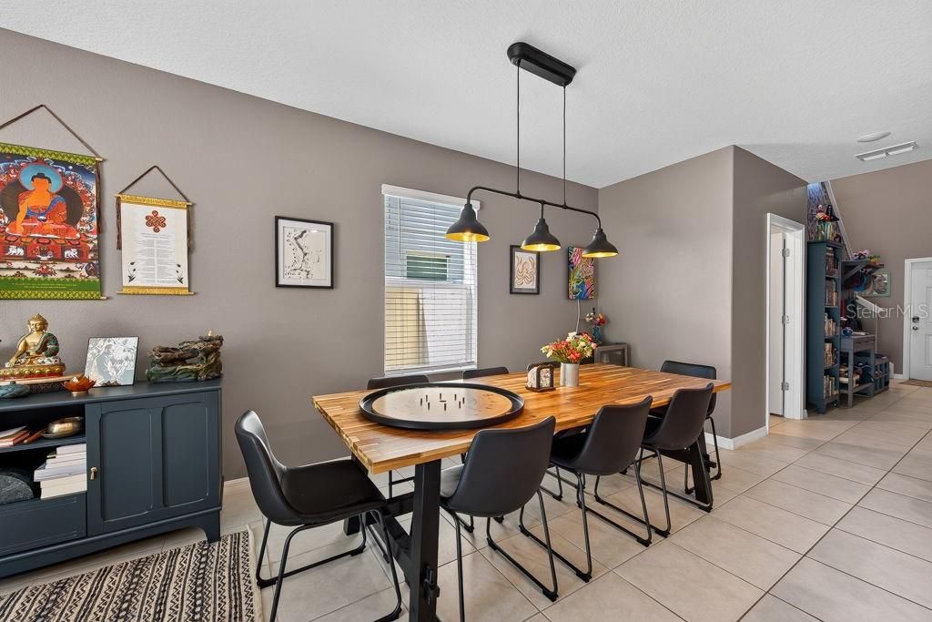 For Sale: $610,000 (5 beds, 2 baths, 2389 Square Feet)