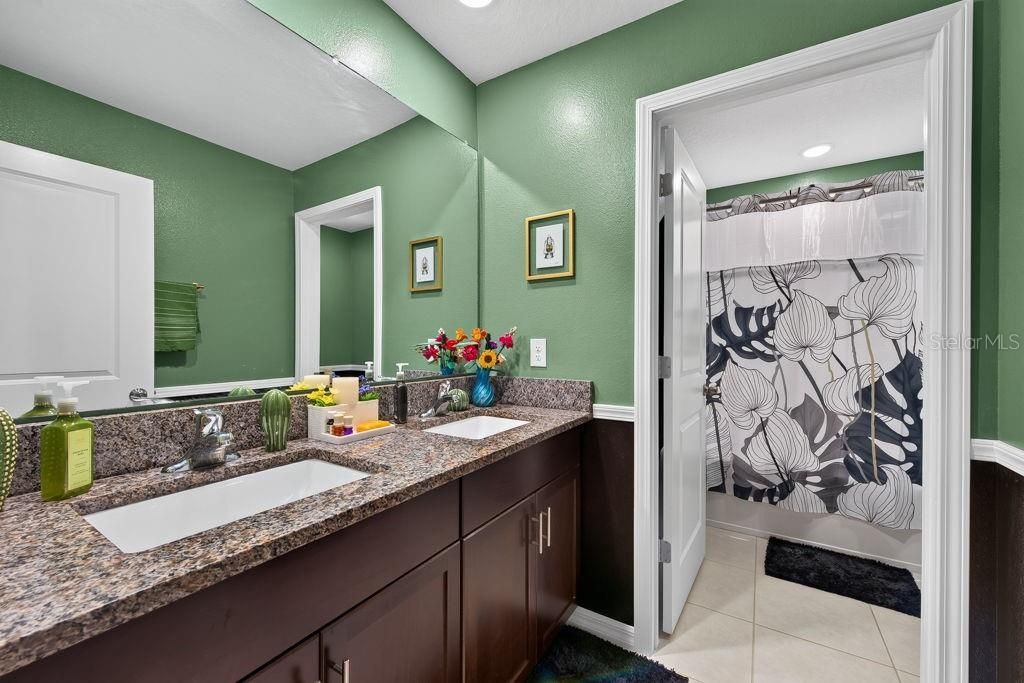 For Sale: $610,000 (5 beds, 2 baths, 2389 Square Feet)