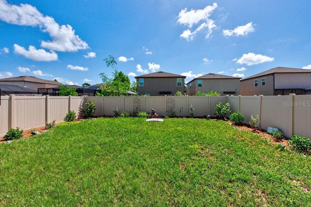 For Sale: $610,000 (5 beds, 2 baths, 2389 Square Feet)