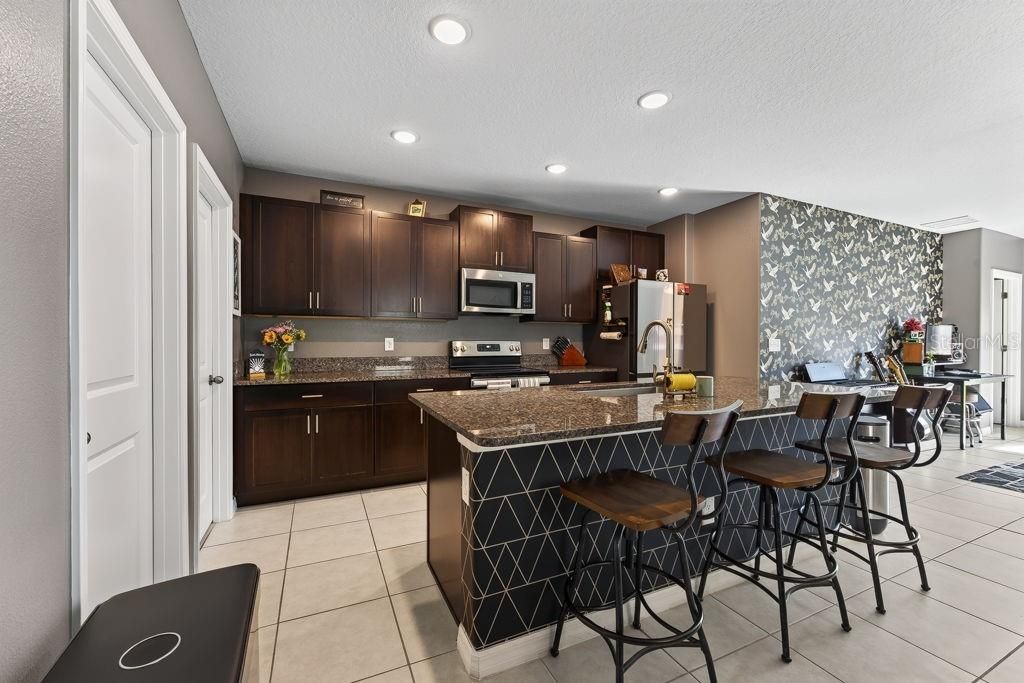 For Sale: $610,000 (5 beds, 2 baths, 2389 Square Feet)