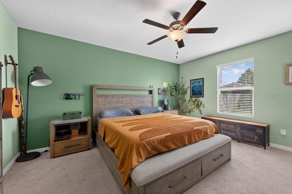 For Sale: $610,000 (5 beds, 2 baths, 2389 Square Feet)