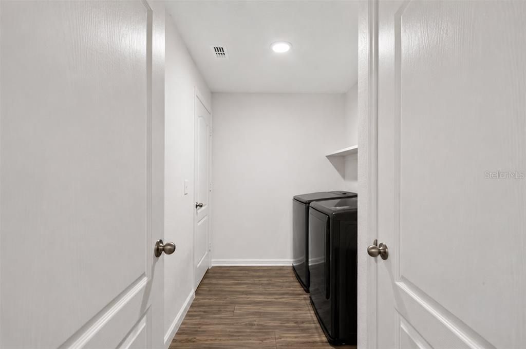 For Sale: $315,000 (3 beds, 2 baths, 1373 Square Feet)