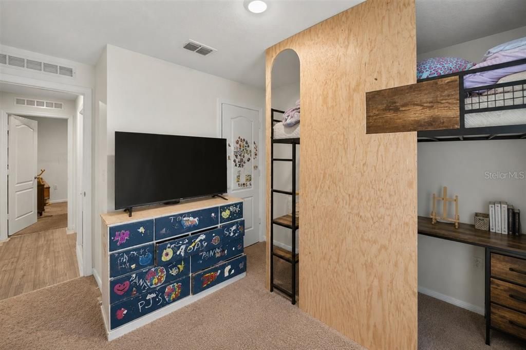 For Sale: $315,000 (3 beds, 2 baths, 1373 Square Feet)