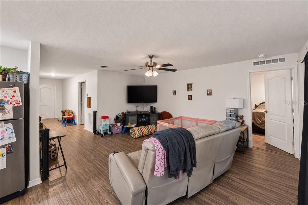 For Sale: $315,000 (3 beds, 2 baths, 1373 Square Feet)